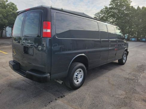 Used 2017 Chevrolet Express 3500 Extended RWD image 11