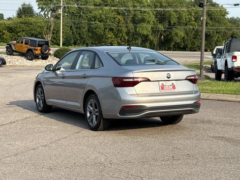 Used 2024 Volkswagen Jetta SE FWD image 7