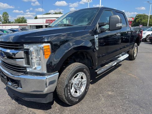 Used 2017 Ford F250 XLT w/ Camper Package AWD/4WD image 9