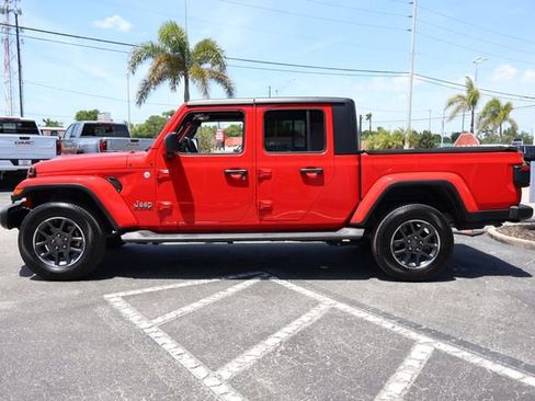 Used 2020 Jeep Gladiator Overland AWD/4WD image 4