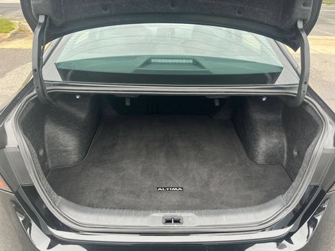 Used 2025 Nissan Altima 2.5 SV FWD image 31
