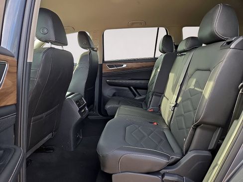 Used 2025 Volkswagen Atlas SE AWD/4WD image 16