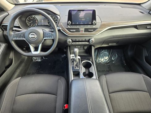 Used 2024 Nissan Altima 2.5 SV image 12