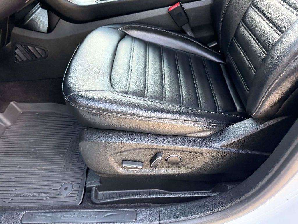 Used 2019 Ford Edge SEL w/ Equipment Group 201A FWD image 17