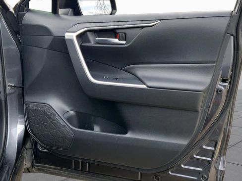 Used 2020 Toyota RAV4 XLE Premium FWD image 23