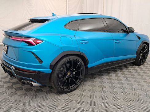 Used 2021 Lamborghini Urus image 3