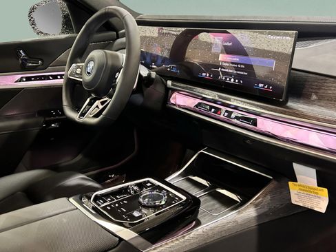 Used 2026 BMW 750e xDrive w/ Executive Package image 24