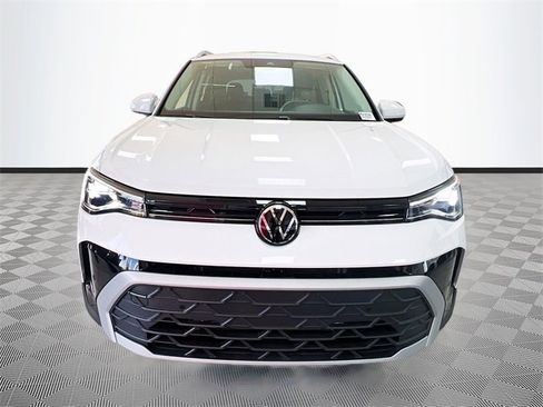 New 2025 Volkswagen Taos SE image 2