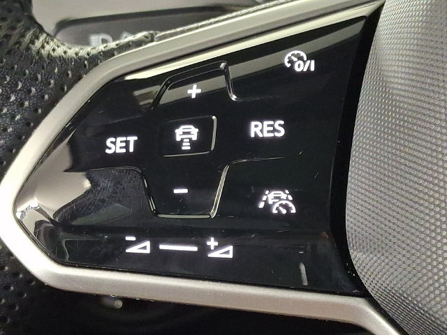 Used 2024 Volkswagen Tiguan SE R-Line FWD image 21