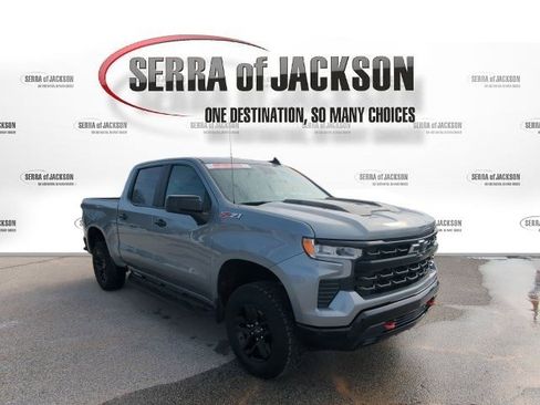 Used 2024 Chevrolet Silverado 1500 LT Trail Boss w/ Convenience Package II image 2