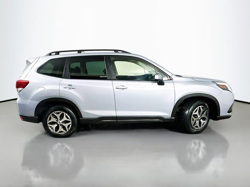 Used 2022 Subaru Forester Premium image 8