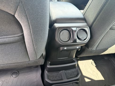 Certified 2024 Jeep Wrangler Unlimited w/ Convenience Group AWD/4WD image 13