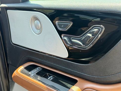 Used 2021 Lincoln Aviator Grand Touring w/ Equipment Group 302A AWD/4WD image 17