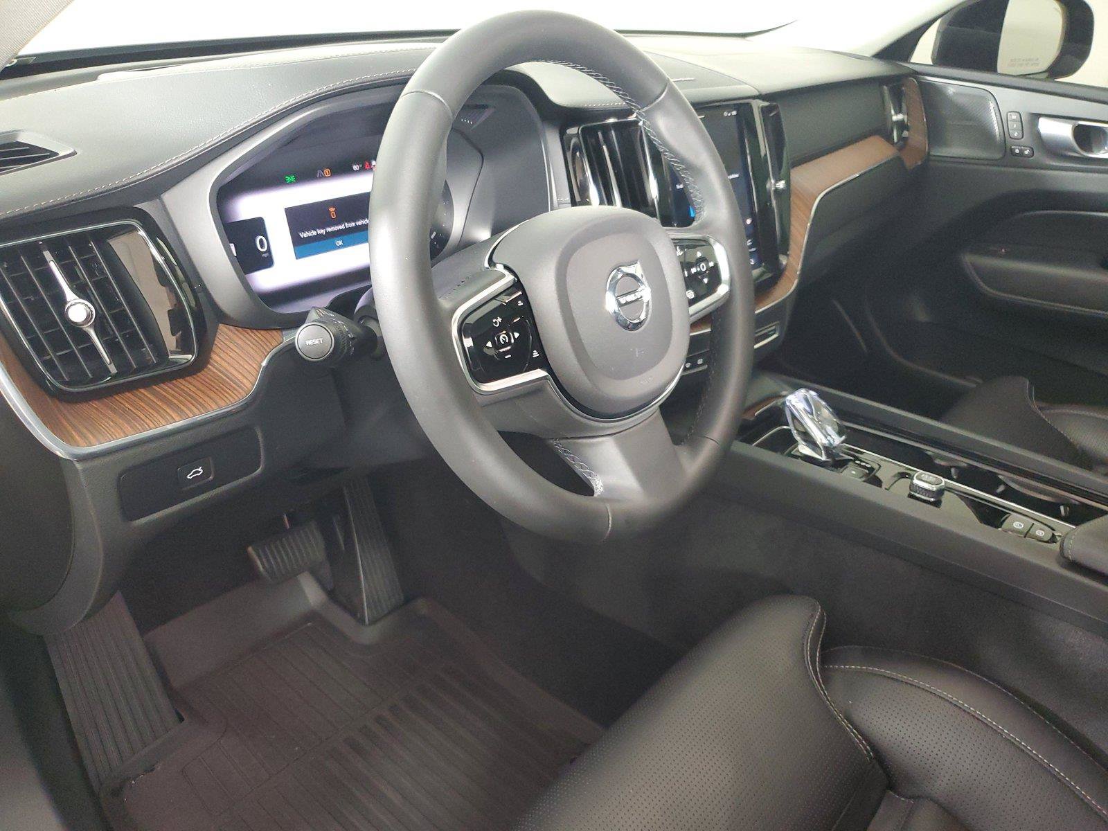 Used 2024 Volvo XC60 B5 Ultimate AWD/4WD image 24