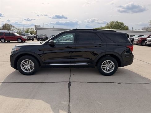 Certified 2025 Ford Explorer Active AWD/4WD image 11