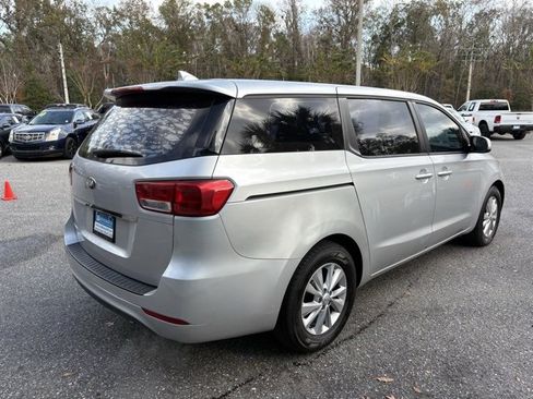 Used 2018 Kia Sedona L image 6