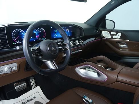 Used 2025 Mercedes-Benz GLS 450 4MATIC image 12