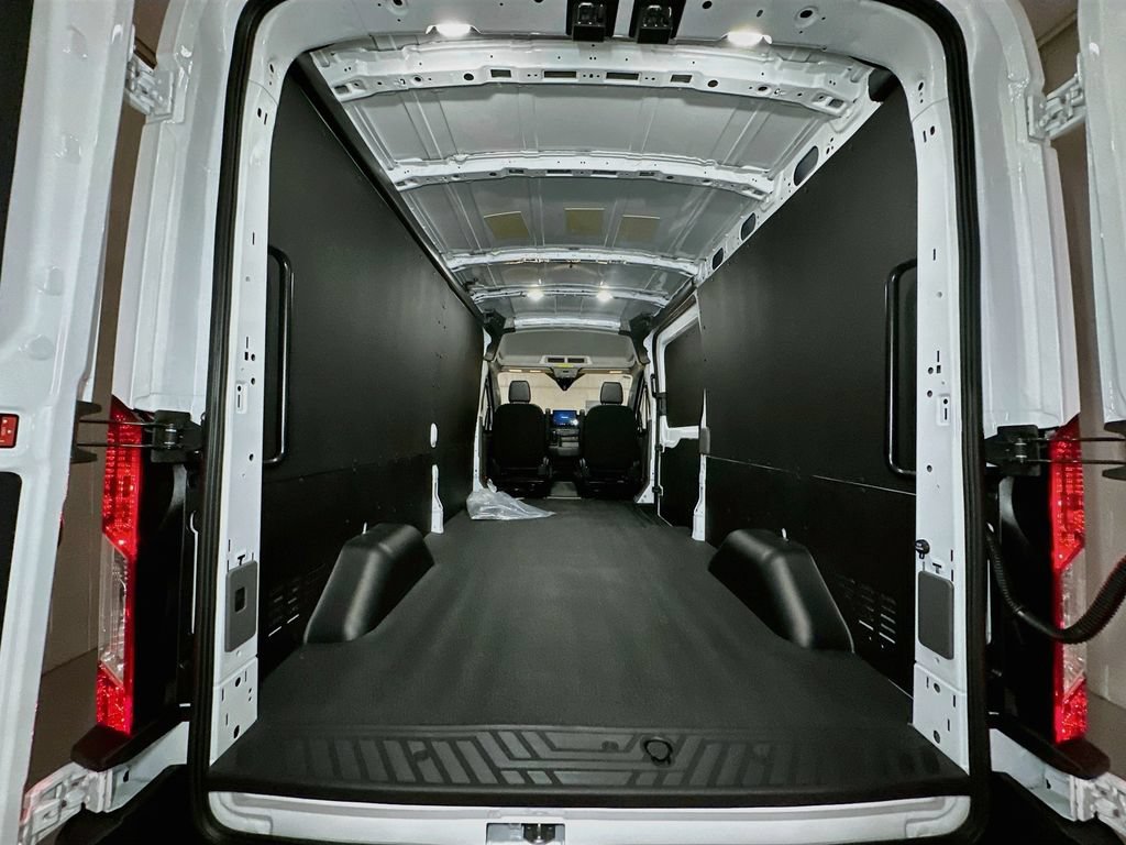 New 2027 Ford Transit 250 148 Medium Roof w/ Load Area Protection Package RWD image 31