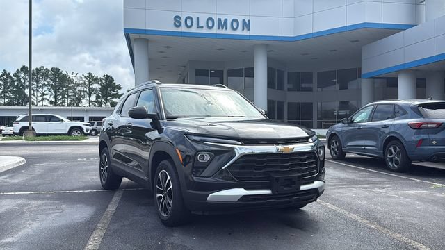 Used 2025 Chevrolet TrailBlazer LT AWD/4WD image 1