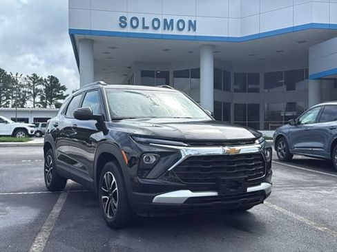 Used 2025 Chevrolet TrailBlazer LT AWD/4WD image 1
