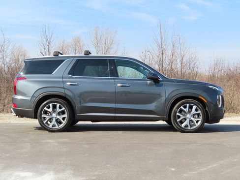 Used 2020 Hyundai Palisade SEL w/ Convenience Package image 2