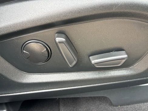 Used 2023 Ford Explorer XLT w/ Equipment Group 202A AWD/4WD image 30
