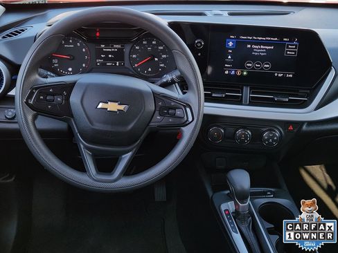 Used 2025 Chevrolet Trax LS image 31