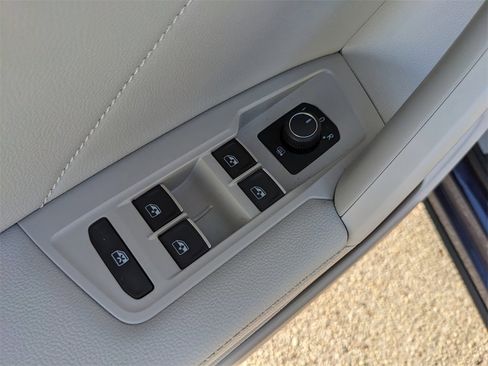 Certified 2023 Volkswagen Tiguan SE image 17