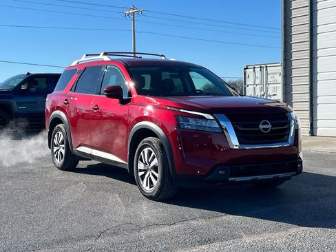 Used 2023 Nissan Pathfinder SL image 2