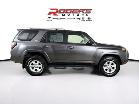 Used 2015 Toyota 4Runner SR5 w/ Four Season Floor Mat Package AWD/4WD image 14