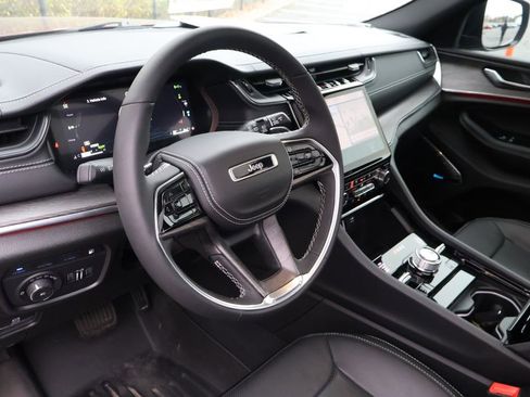 Used 2024 Jeep Grand Cherokee Overland image 27