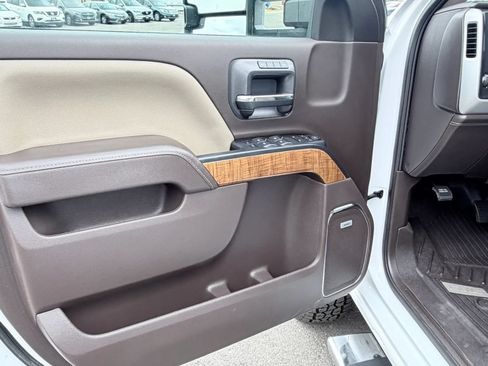 Used 2019 GMC Sierra 3500 SLT w/ Duramax Plus Package AWD/4WD image 27