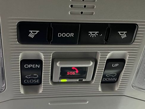 Used 2021 Toyota RAV4 XLE w/ Convenience Package image 15