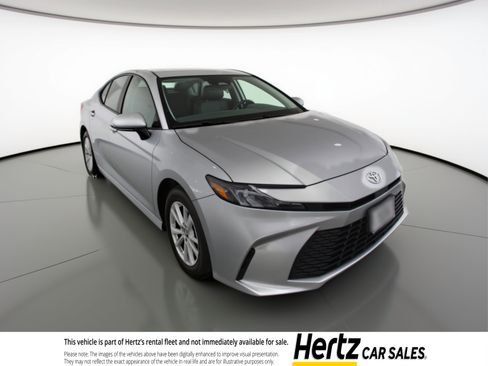 Used 2025 Toyota Camry LE image 1