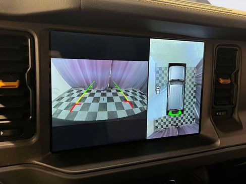 Used 2024 Ford Bronco Badlands image 25