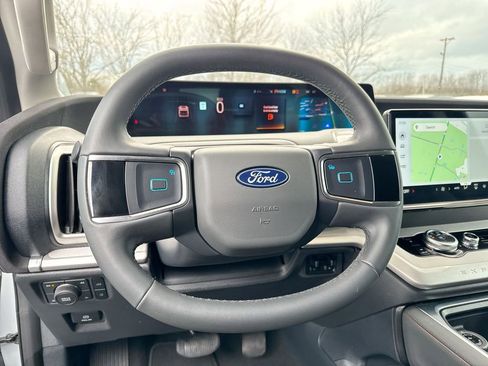 Used 2025 Ford Expedition Active AWD/4WD image 11
