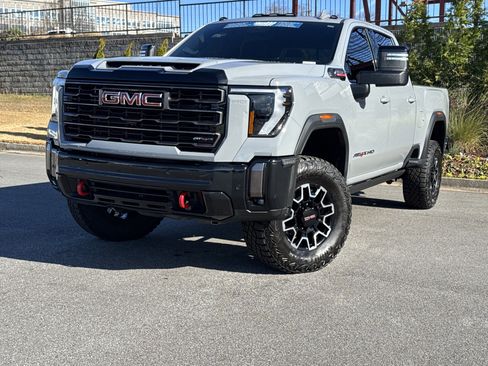Used 2024 GMC Sierra 2500 AT4X image 5