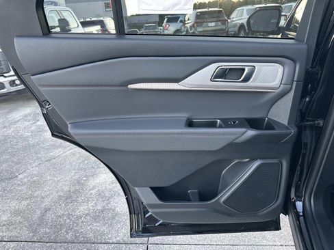 New 2025 Ford Explorer Active w/ Active Comfort Package image 21