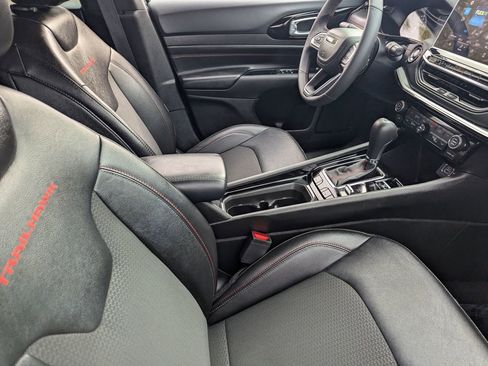 Used 2025 Jeep Compass Trailhawk image 12