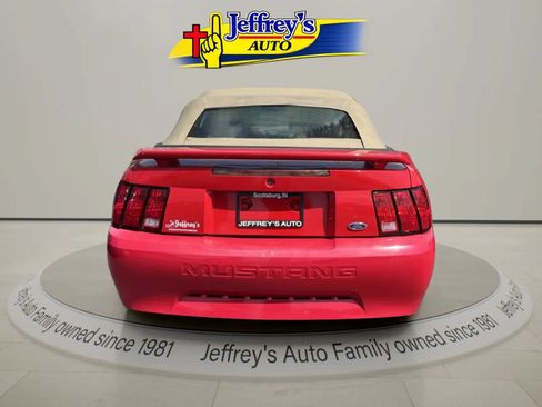 Used 2003 Ford Mustang Convertible RWD image 3