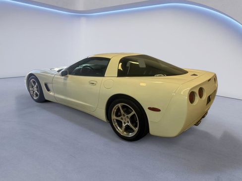 Used 1998 Chevrolet Corvette Coupe w/ Memory Pkg RWD image 4