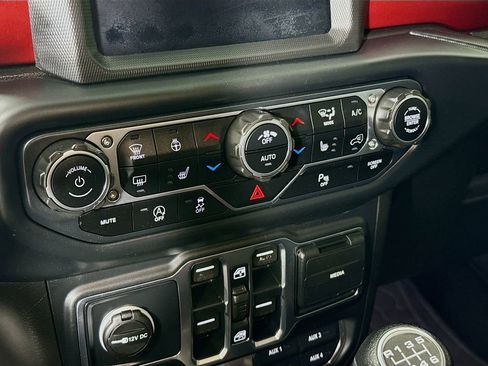 Used 2019 Jeep Wrangler Unlimited Rubicon w/ Uconnect 4C Nav & Sound Group AWD/4WD image 18