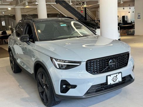 New 2026 Volvo XC40 B5 Ultra w/ Protection Package Premier AWD/4WD image 4
