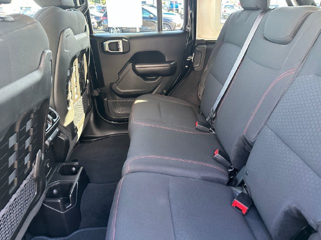 Used 2018 Jeep Wrangler Unlimited Rubicon w/ Uconnect 4C Nav & Sound Group AWD/4WD image 18