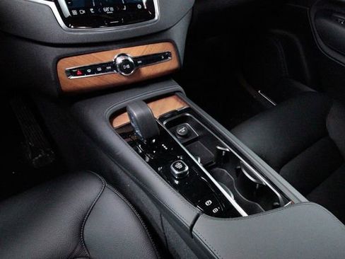 Certified 2025 Volvo XC90 B6 Plus w/ Protection Package Premier image 15
