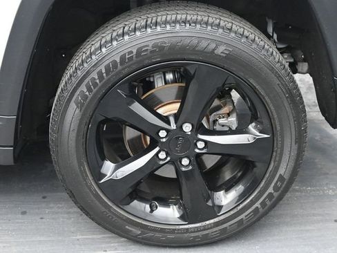 Used 2023 Jeep Grand Cherokee Altitude image 37