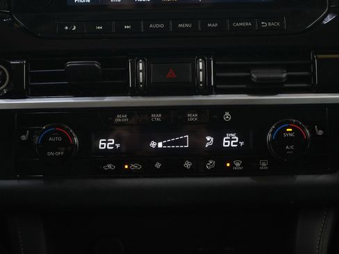 Used 2022 Nissan Pathfinder SL image 18