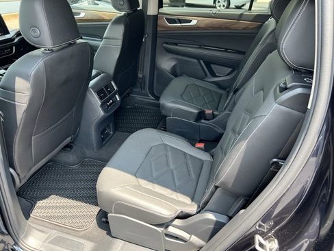 Used 2025 Volkswagen Atlas SE image 21