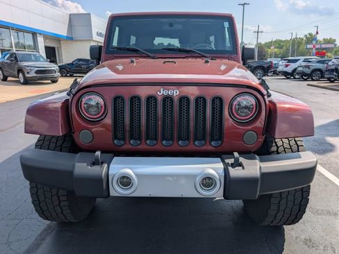 Used 2010 Jeep Wrangler Unlimited Sahara w/ Dual Top Group AWD/4WD image 8
