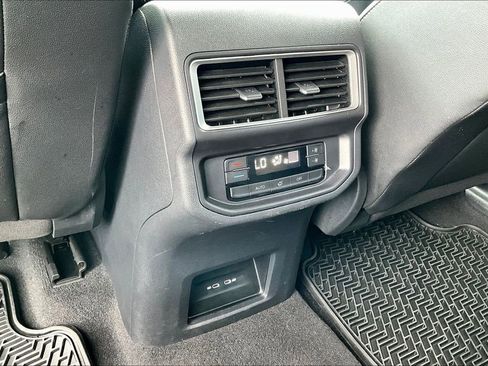 Used 2025 Volkswagen Atlas SE FWD image 9